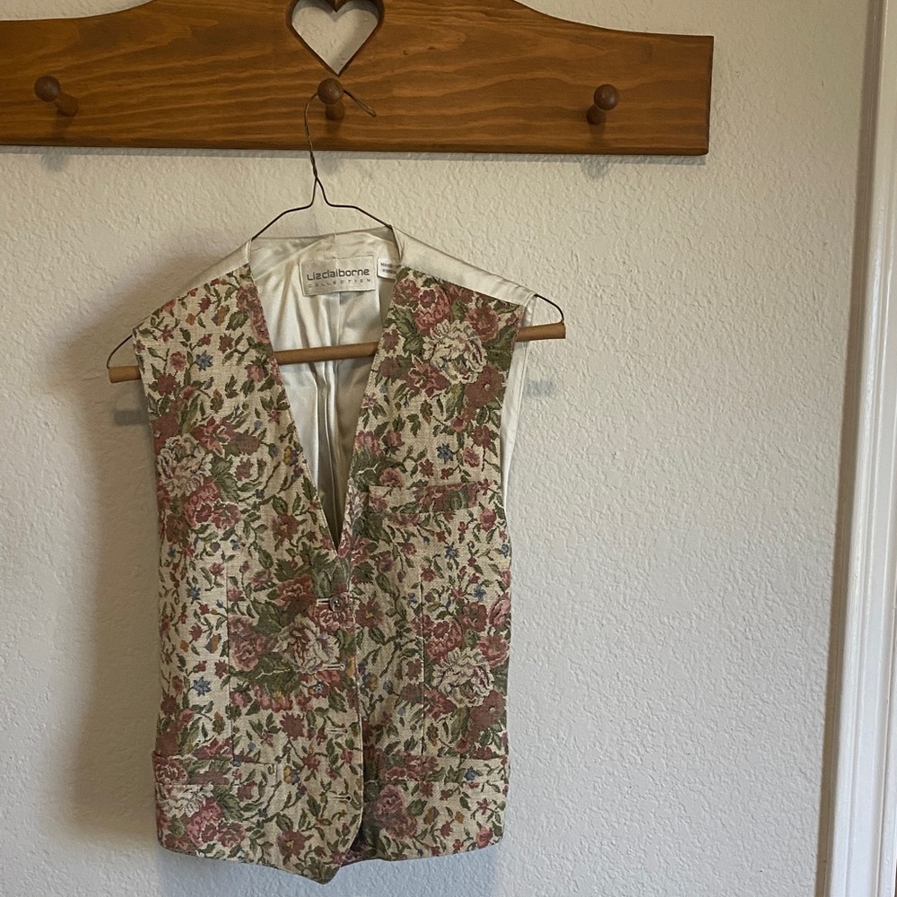 Liz Claiborne Women's Floral Vest - Cream and Pink